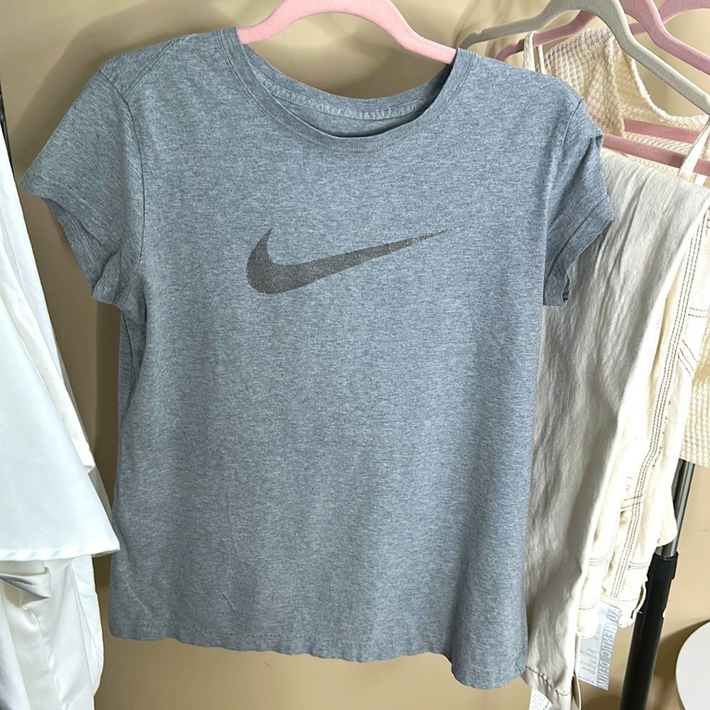 NIKE Short Sleeve Tee